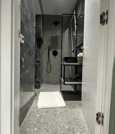 Elio 1 * Tirana